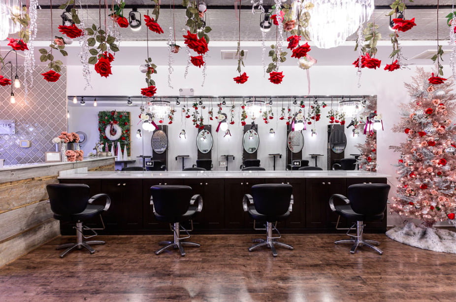 Bật mí tuyệt chiêu trang trí salon tóc độc đáo, thu hút khách hàng