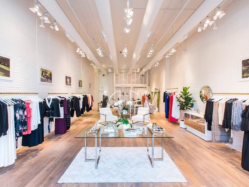 trang trí shop quần áo