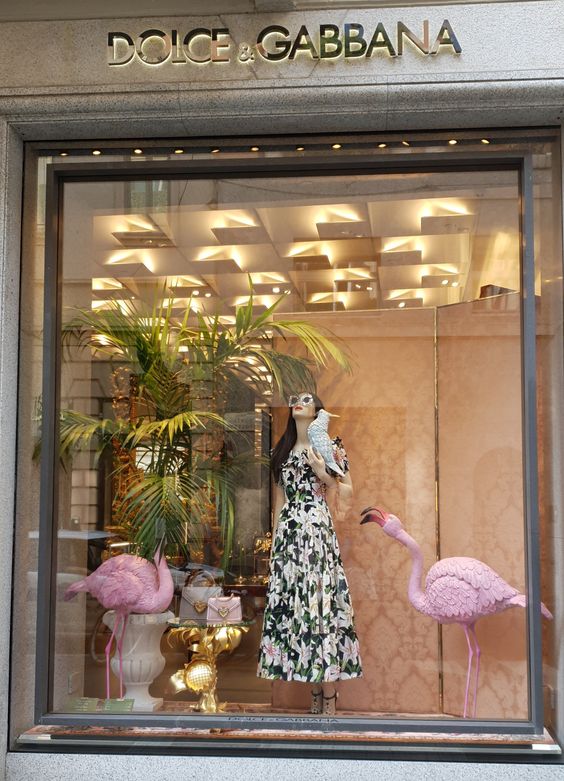 Bí Quyết Trang Trí Shop Quần Áo Nữ Nổi Bật Và Sang Trọng