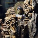 Tượng Gỗ Nhất Tâm Bái Phật Khắc Thủ Công Từ Gỗ Bách Xanh Mộc Châu