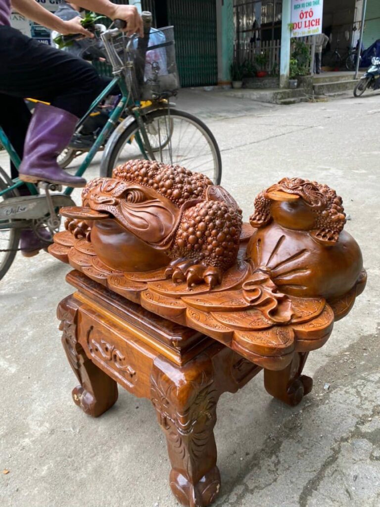 Cóc thiềm thừ gỗ bách xanh liền khối