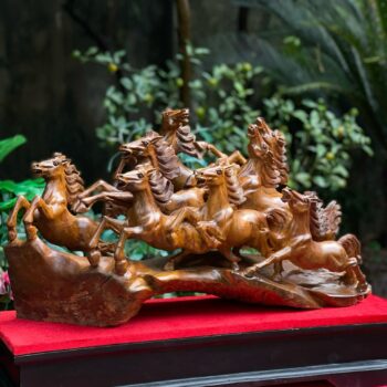 Tượng Gỗ Bát Mã Khắc Thủ Công Từ Gỗ Bách Xanh Mộc Châu