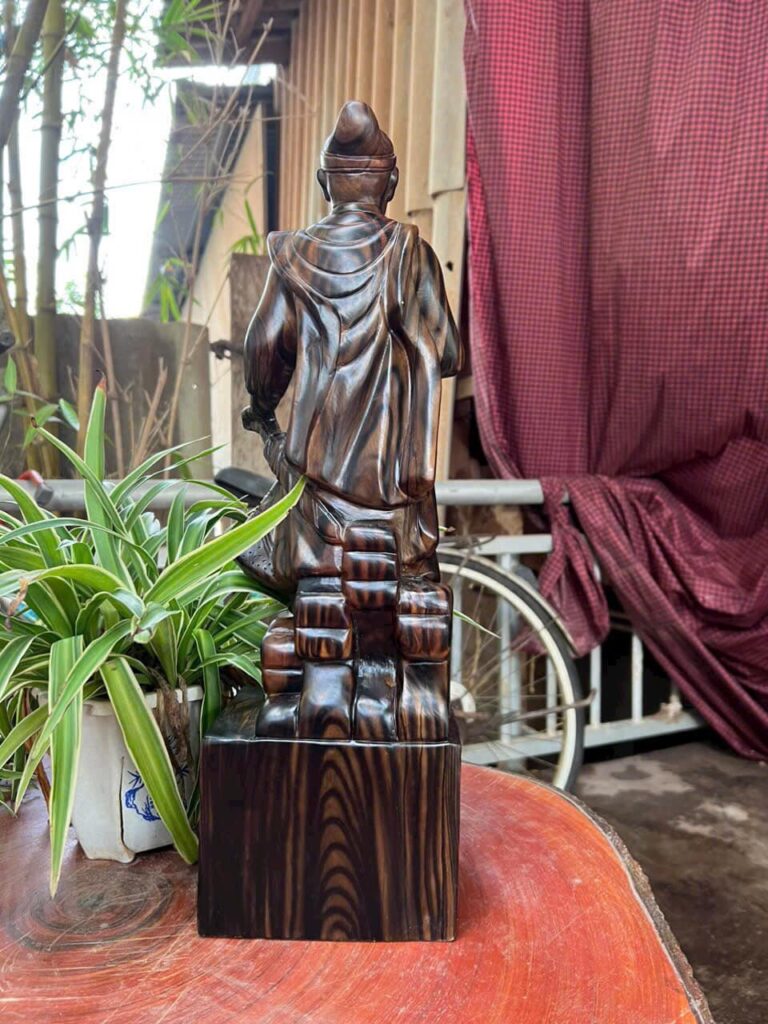 Tượng Gỗ Trần Quốc Tuấn Điêu Khắc Thủ Công Từ Gỗ Mun Hoa